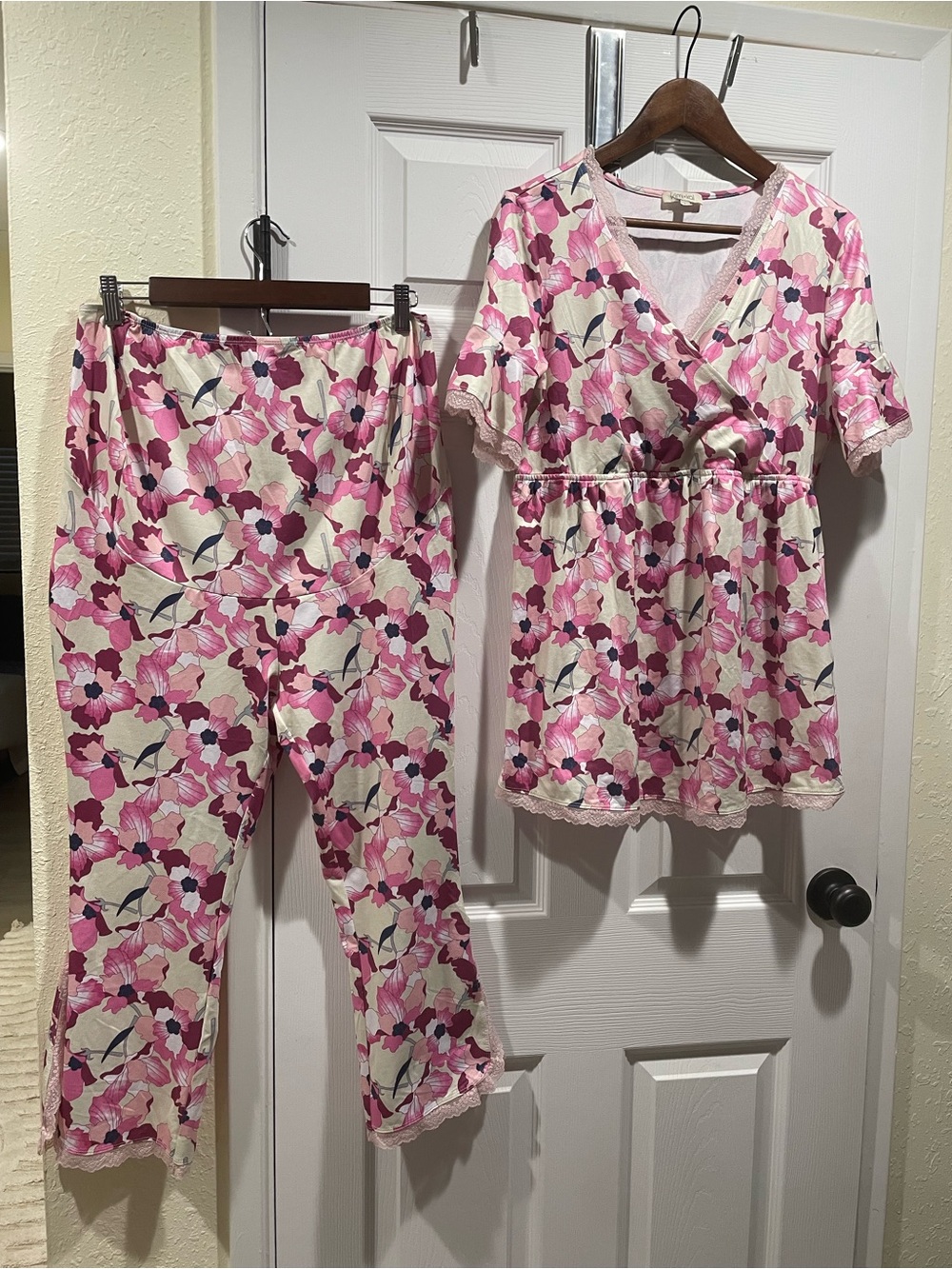 Kimi & Kai Floral Maternity & Nursing Pajama Set Pink Lace Size Large Like New